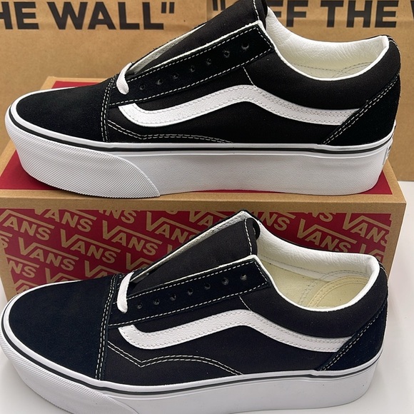 Vans WMNS Old Skool Stackform
Suede/Canvas Black/True Wht
VN0A7Q5M6BT Platforms - Picture 14 of 16